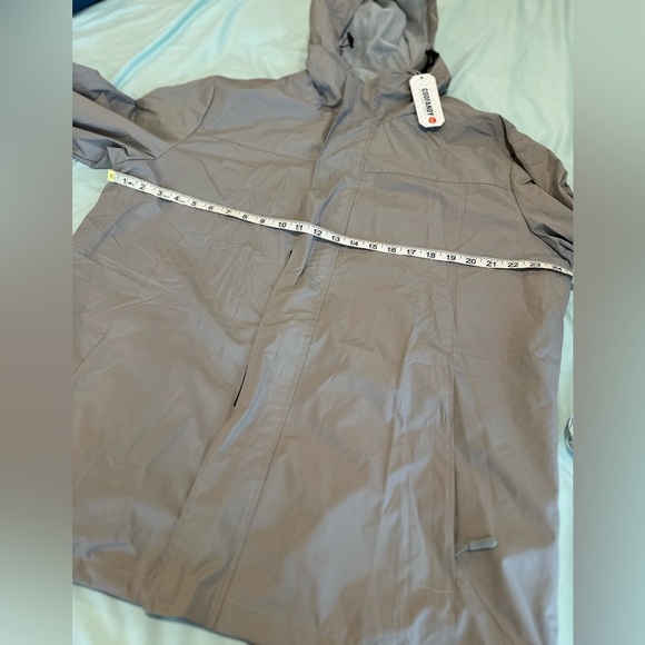 NWT Men’s Sz:L Grey Coofandy Rain Coat. Hooded. Fill Zip. Pockets. Mesh Interior - Picture 3 of 16